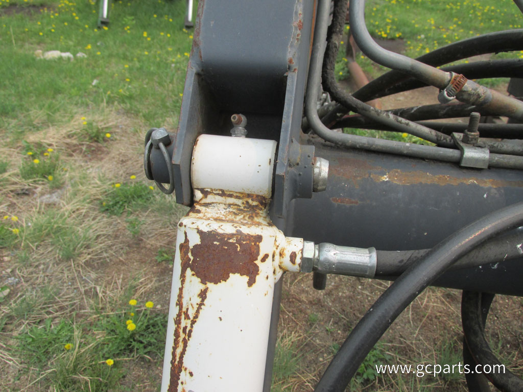 LOADER W/ BALE SPEAR